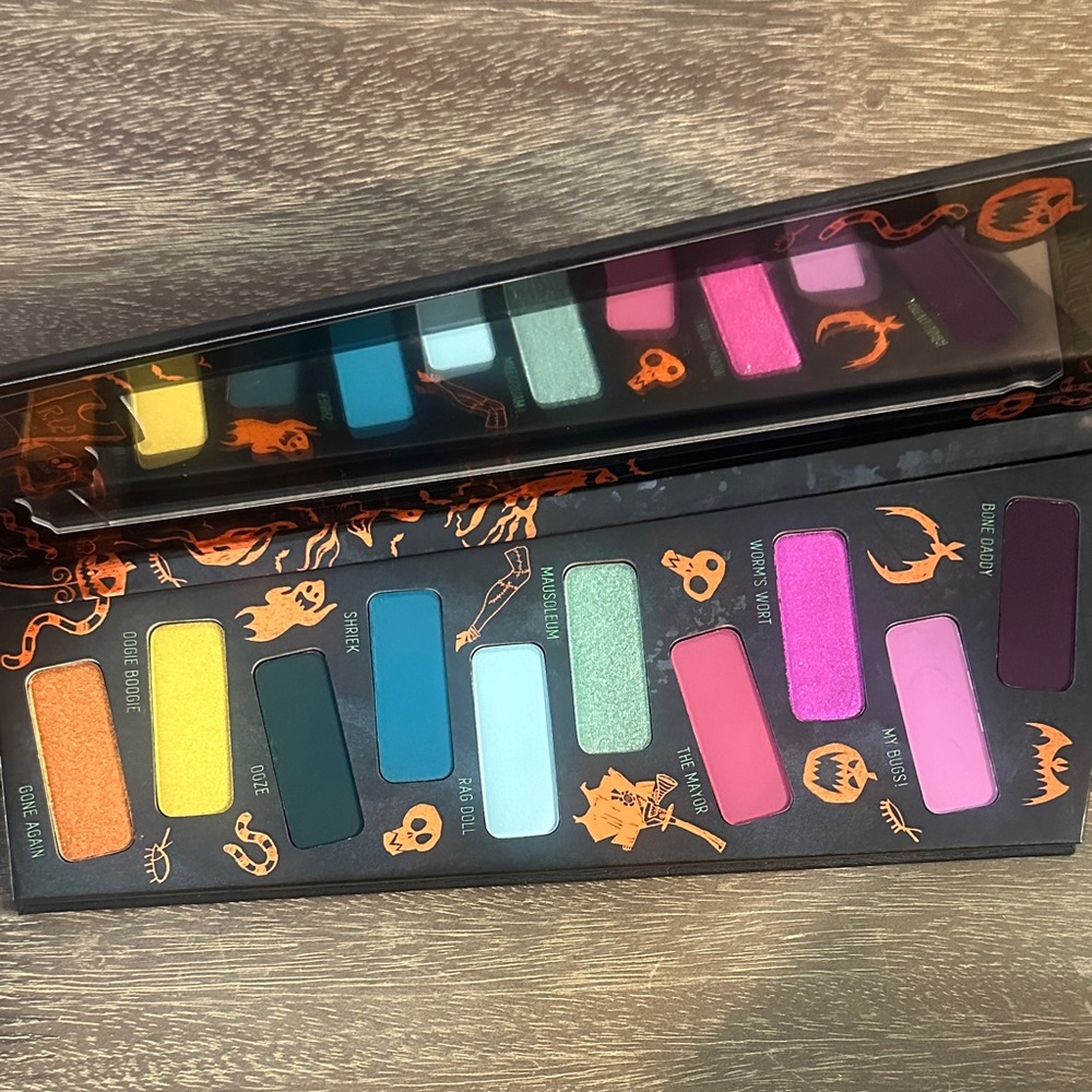 Melt Cosmetics Halloween Town Eyeshadow Palette - Picture 4 of 5